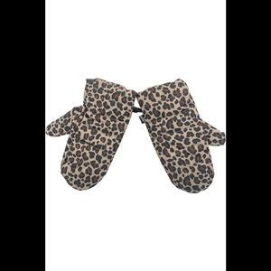 Arctic Expedition Quilted Mittens Mocha Leopard